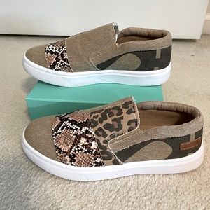 Jolimall shoes size 20 leopard & snake pattern